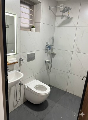 Værelse - 2 soveværelser - ryger - terrasse | Badeværelse