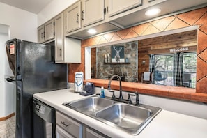 Fridge, microwave, oven, stovetop - Gatlinburg Chalet Getaway + Near Ober Mtn. (Gatlinburg)