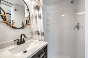 Hair dryer - Gatlinburg Chalet Getaway + Near Ober Mtn. (Gatlinburg)