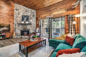 TV, fireplace - Gatlinburg Chalet Getaway + Near Ober Mtn. (Gatlinburg)