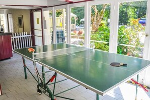Games room - Gatlinburg Chalet Getaway + Near Ober Mtn. (Gatlinburg)