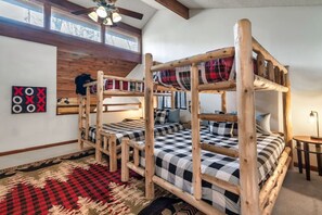 Iron/ironing board, WiFi, bed sheets - Gatlinburg Chalet Getaway + Near Ober Mtn. (Gatlinburg)