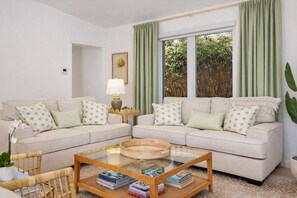 TV, offices - La Luna Oasis - Holiday Home West Palm (West Palm Beach)