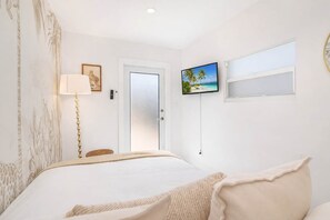 4 bedrooms, desk, iron/ironing board, travel cot - La Luna Oasis - Holiday Home West Palm (West Palm Beach)