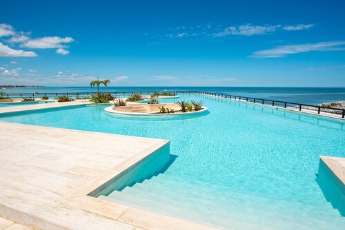 Chillout 3BR villa private beach Yucalpeten Marina