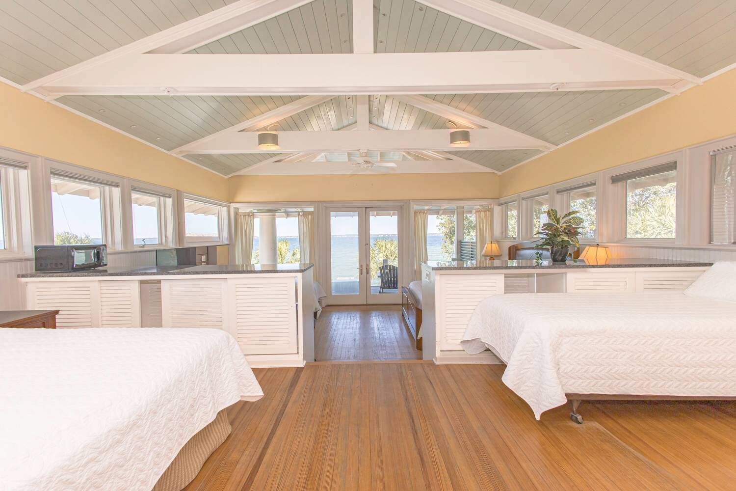 5 bedrooms, desk, iron/ironing board, free WiFi