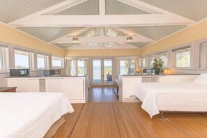 5 bedrooms, desk, iron/ironing board, free WiFi - Home Away From Home | Private Pool | Seasonal Beach Service | Dog Friendly | Beach Getaways (Pensacola Beach)