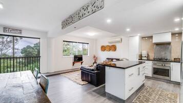 Apartment, 3 Bedrooms | Private kitchen