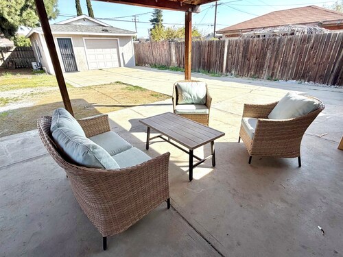 Adorable 1-bedroom house with AC near Fairgrounds and Downtown