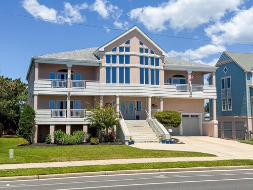 Beach Front. Water Views. Inground Pool.