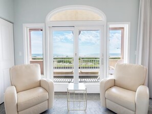 TV, DVD player - Beach Front. Water Views. Inground Pool. (Cape May)