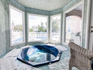 Interior - Beach Front. Water Views. Inground Pool. (Cape May)
