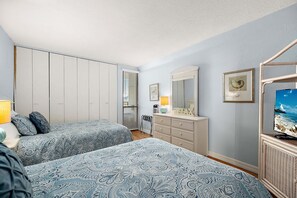 2 bedrooms, iron/ironing board, free WiFi, bed sheets - Oceanfront 2 Bedroom-Sleeps8-Balcony-Laundry-WiFi (Ocean City)