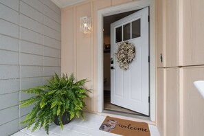 Exterior detail - Waterfront with Private Dock + Bunk Room for 4-Sleeps Large Groups (Gulf Breeze)