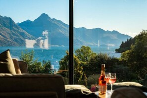 Interior - Blackwood Lakeview Retreat | Hot Tub (Queenstown)