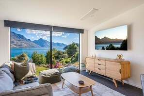 TV, fireplace - Blackwood Lakeview Retreat | Hot Tub (Queenstown)