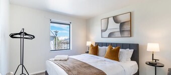 6BR Home | Walk to Wolfbrook Arena & Hagley Park