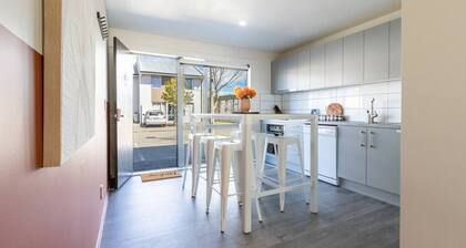 6BR Home | Walk to Wolfbrook Arena & Hagley Park