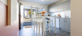 6BR Home | Walk to Wolfbrook Arena & Hagley Park