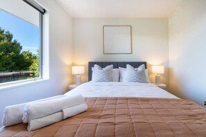 Ferros/tábuas de passar roupa, berço de viagem, Wi-Fi, roupa de cama