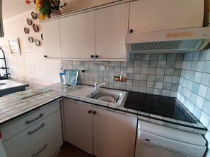 Fridge, cookware/dishes/utensils - CAP D'AGDE - Port Malfato / Réf 263 (CAP D'AGDE)
