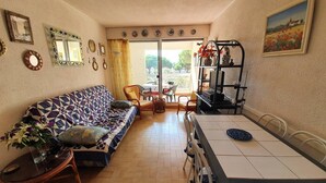 Unclassified image, 2 of 9, button - CAP D'AGDE - Port Malfato / Réf 263 (CAP D'AGDE)