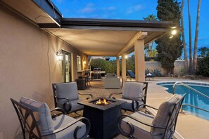 Terrace/patio - Golden Desert Getaway | Pool + Fire pit (Scottsdale)