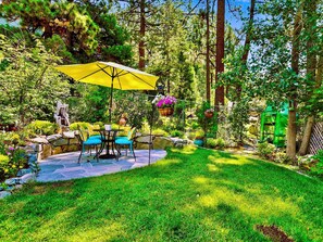 Outdoor dining - LX35  The Wolf Round Hill Retreat in the heart of Lake Tahoe (Zephyr Cove)