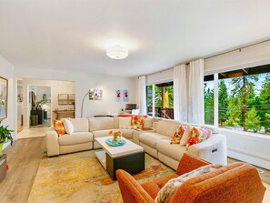 Smart TV y chimenea 