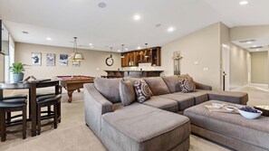 House (6 Bedrooms) | Interior - Mulligan Estate by Avantstay Sunriver Retreat + Hot Tub + Game Room + Bikes + Near Trails & Golf (Bend)