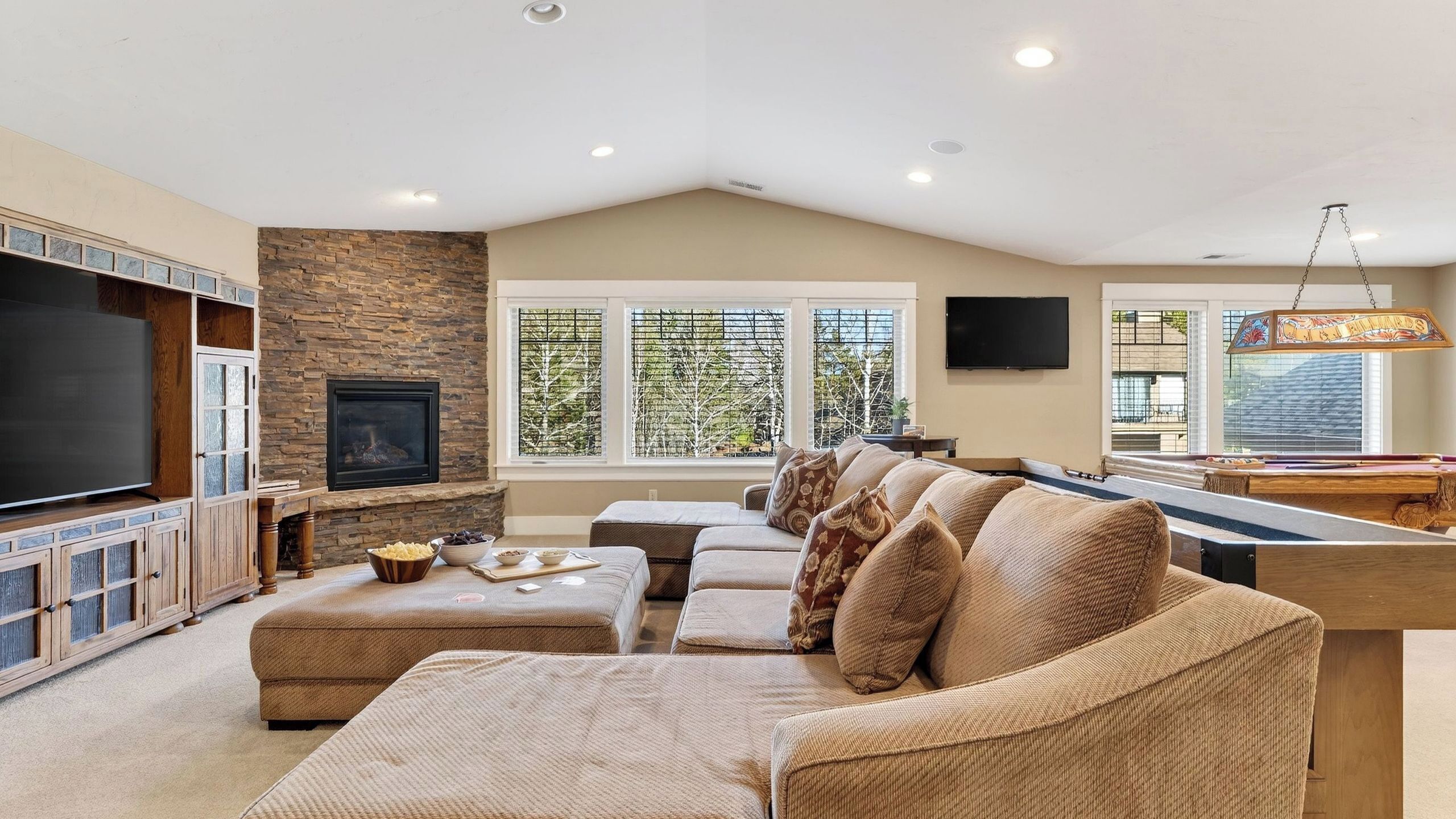 House (6 Bedrooms) | Interior