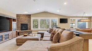 House (6 Bedrooms) | Interior - Mulligan Estate by Avantstay Sunriver Retreat + Hot Tub + Game Room + Bikes + Near Trails & Golf (Bend)
