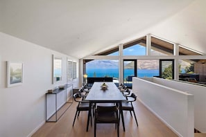 Dining - The Lookout + The Retreat | Sleeps 12 guests (Queenstown)