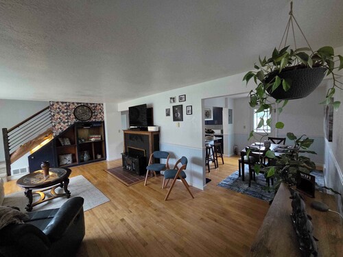 4BR Florence Coastal Home • Walk to Old Town • Near Oregon Dunes • Pet Friendly