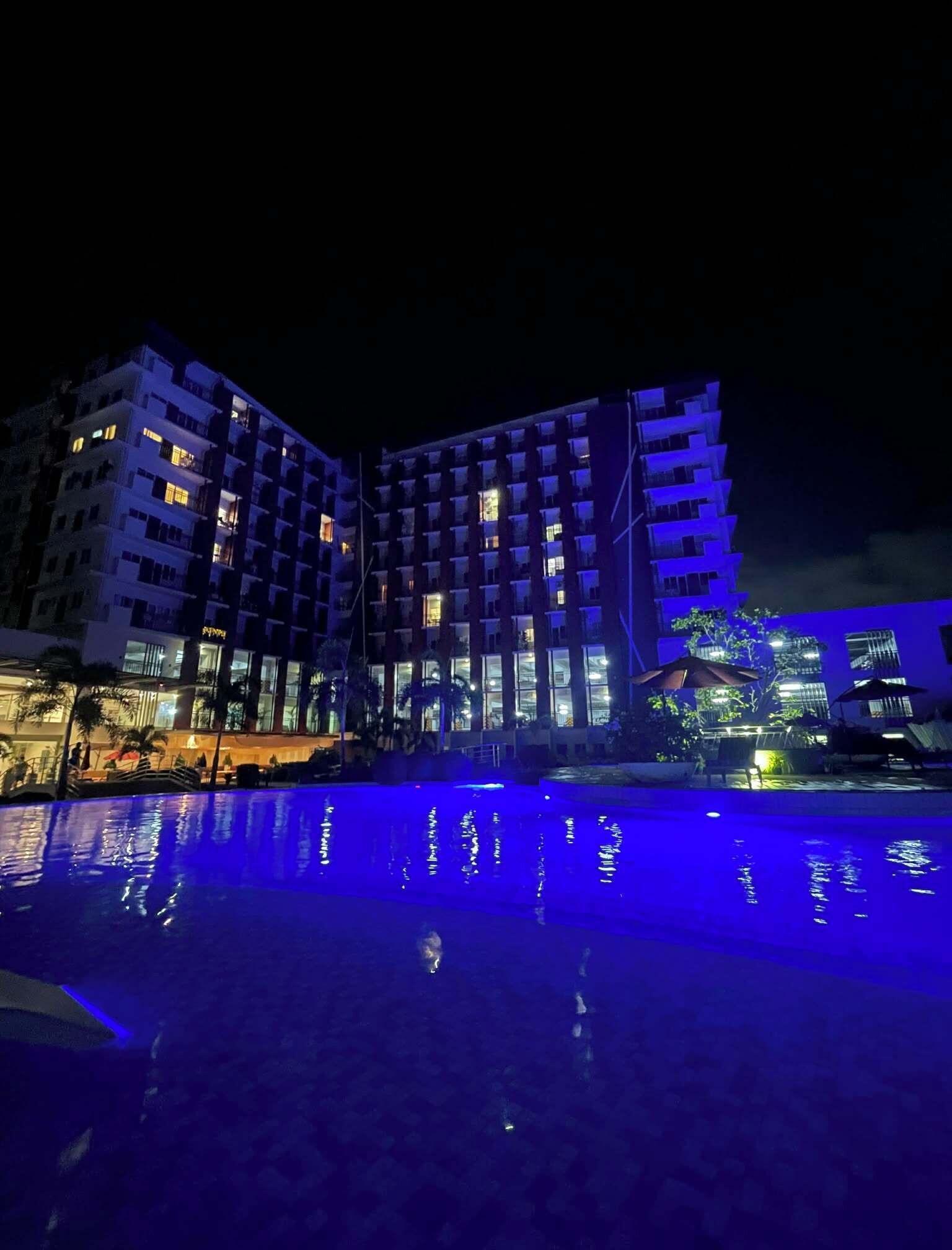 3 outdoor pools