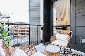 Property grounds - Designer Apt: Walk to Busch Stadium, Free Parking (St. Louis)
