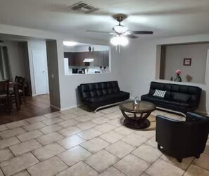 Smart TV - Lovely 3-bedroom estate with AC in beautiful El Mirage (El Mirage)
