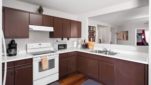 Unclassified image, 4 of 22, button - Lovely 3-bedroom estate with AC in beautiful El Mirage (El Mirage)