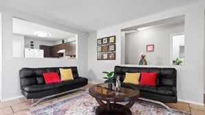 Unclassified image, 5 of 22, button - Lovely 3-bedroom estate with AC in beautiful El Mirage (El Mirage)