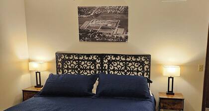 Whole House - Sleeps 6 - Remodeled Kitchen & Bath - Near I-90 - North Side Jvl