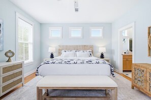 3 bedrooms, free WiFi, bed sheets - Walk to Beach, Summer House, Sleeps 10, Bikes, Deck, 2 pools (Santa Rosa Beach)