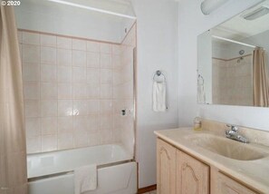 Handtücher, Seife, Toilettenpapier