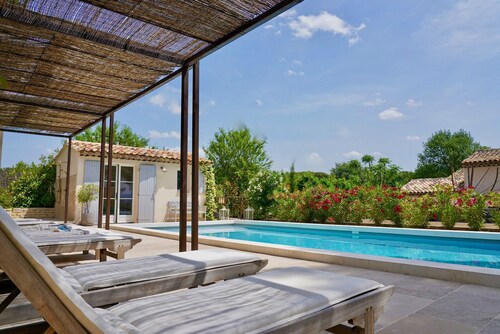 Charming Cottage - with a calm garden and a pool