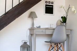 Interior - Charming Cottage - with a calm garden and a pool (Aix-en-Provence)
