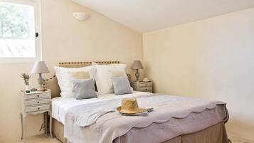 1 bedroom, in-room safe, desk, iron/ironing board