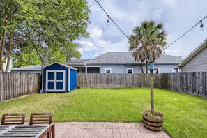 Terrace/patio - Houston Heights Home Next to Walking Trail (Houston)