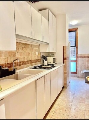 Private kitchen - Vrbo Property (Roma)