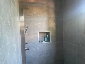 Casa, 4 habitaciones, balcón | Baño