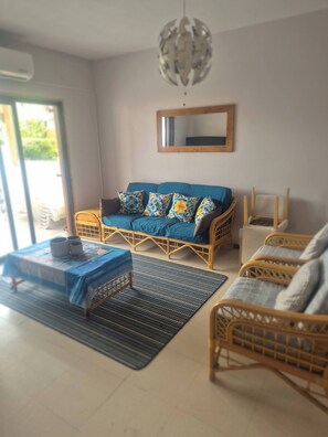 Huis, 4 slaapkamers, balkon | Woonkamer