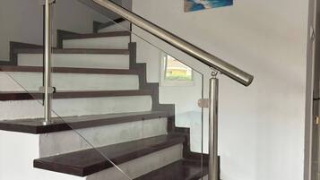 House, 4 Bedrooms, Balcony | Interior